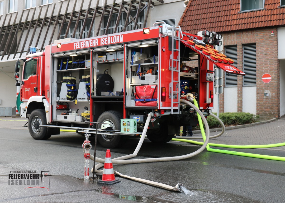 FW-MK: Ausgelöste Brandmeldeanlage durch ausströmendes Kühlmittel