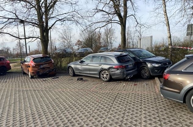 POL-SN: Fahrer bei Verkehrsunfall mit hohem Sachschaden leichtverletzt