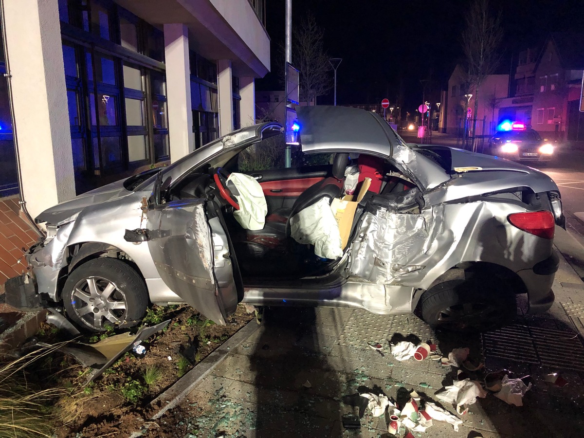 POL-PDLU: Verkehrsunfallflucht mit hohem Sachschaden