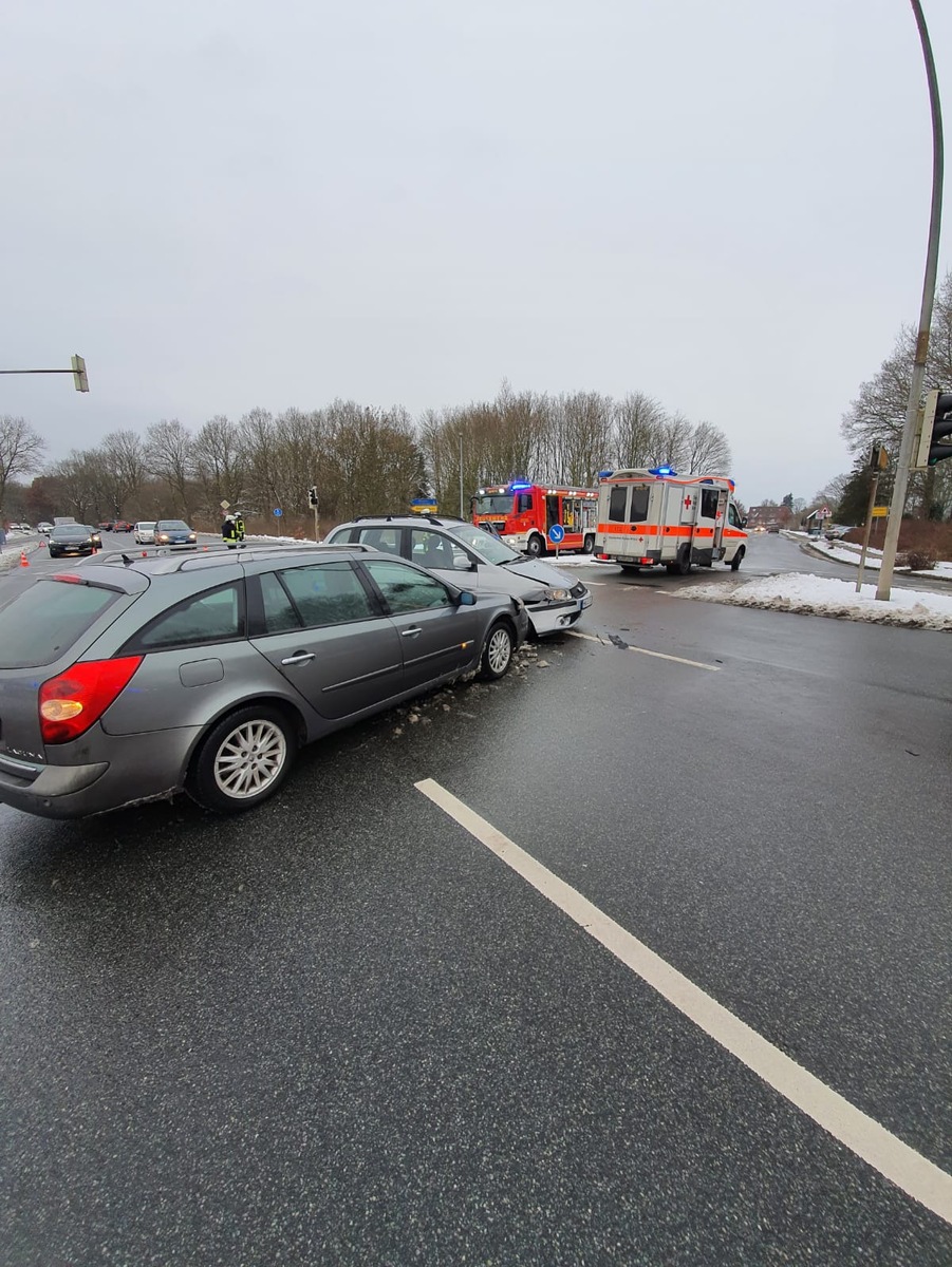 FFW Schiffdorf: Verkehrsunfall und Feuer: Gleich zwei Einsätze parallel für die Ortsfeuerwehr Schiffdorf