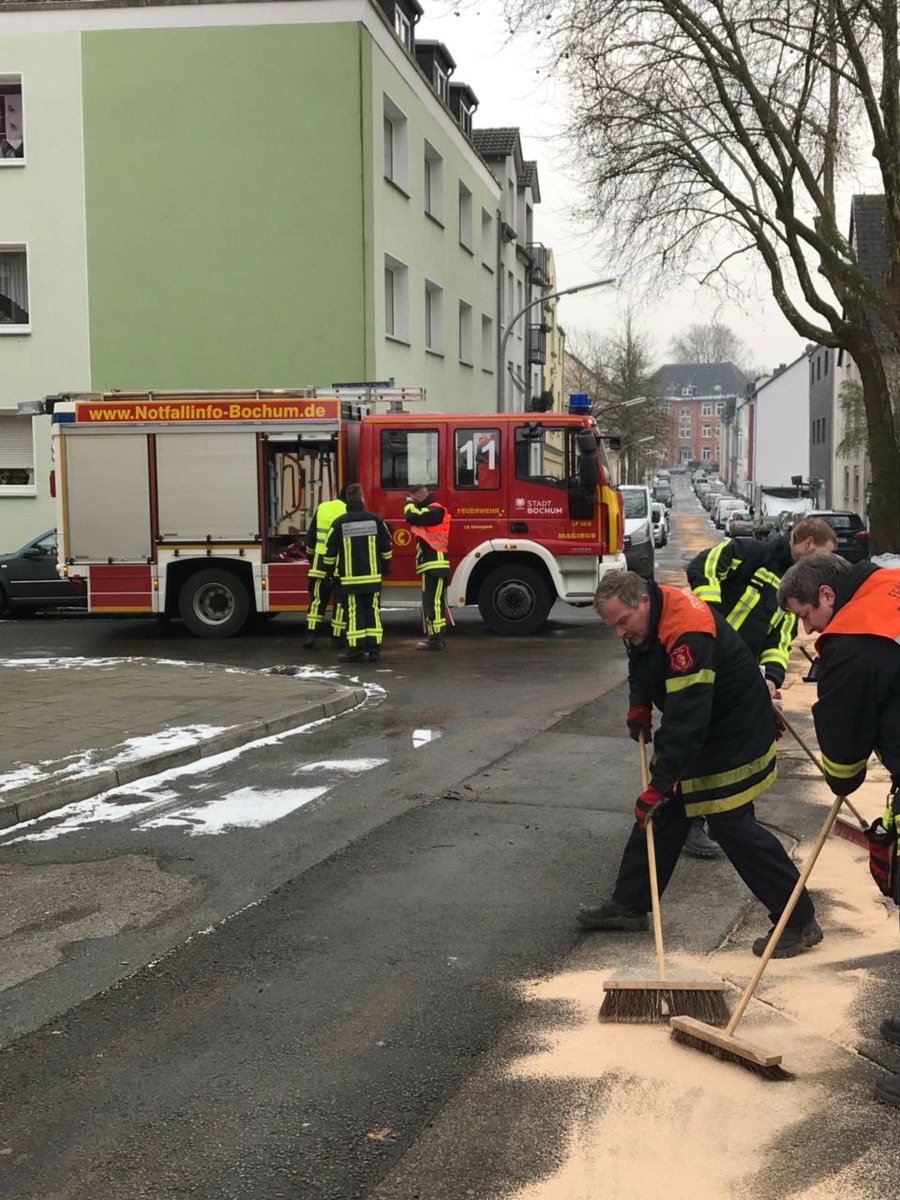 FW-BO: Drei parallele Ölspuren beschäftigen die Feuerwehr am Samstagnachmittag