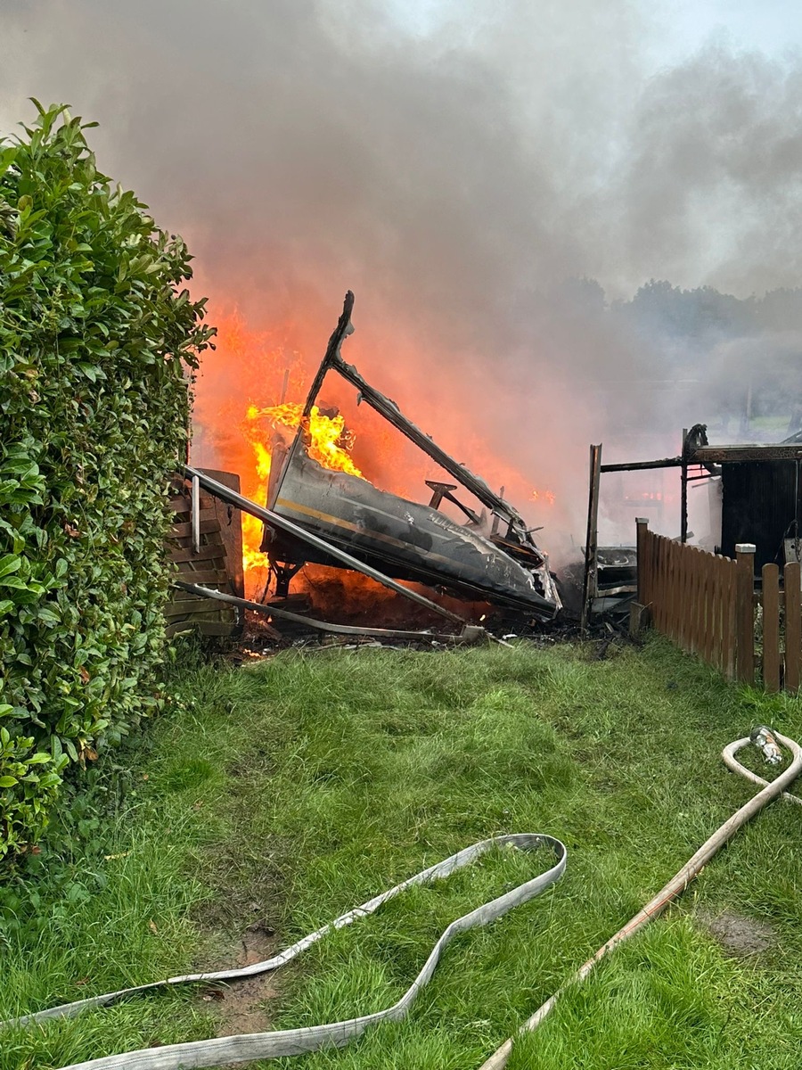 Feuerwehr Kalkar: Brand eines Wohnwagens