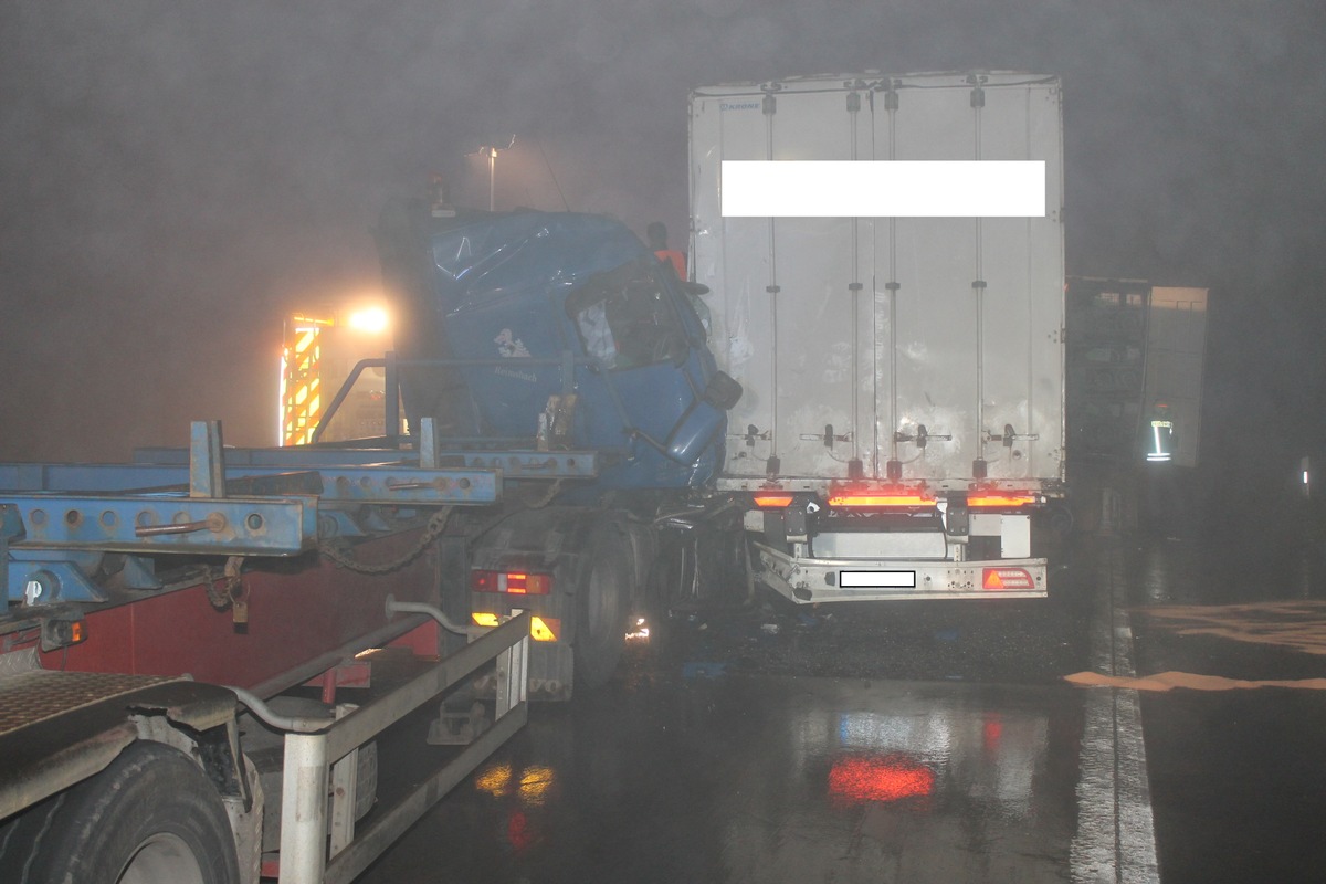 POL-PDNW: Verkehrsunfall mit drei Lkw auf A6, Neuleiningen, zwei leicht Verletzte