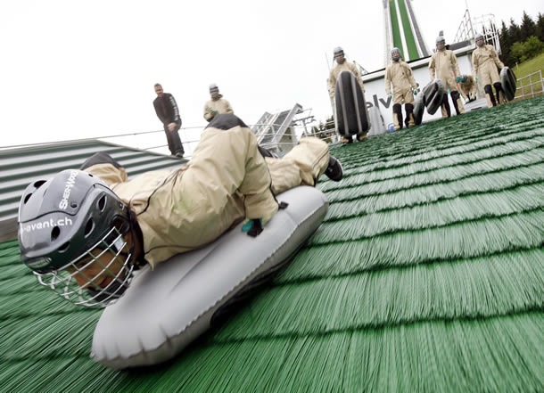 Airboard-Spektakel auf Skisprungschanzen