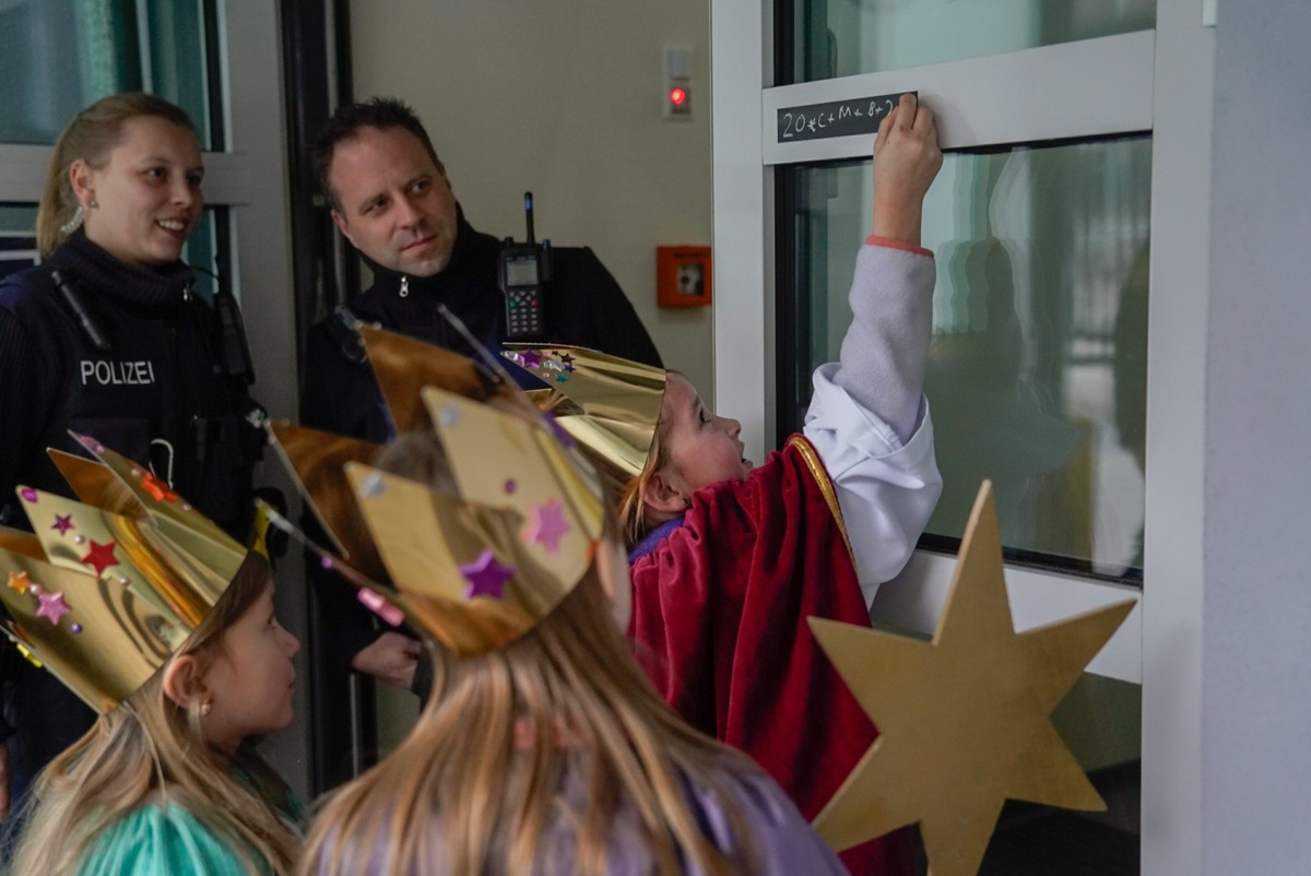 POL-PDTR: Sternsinger besuchen die Polizeiinspektion Idar-Oberstein