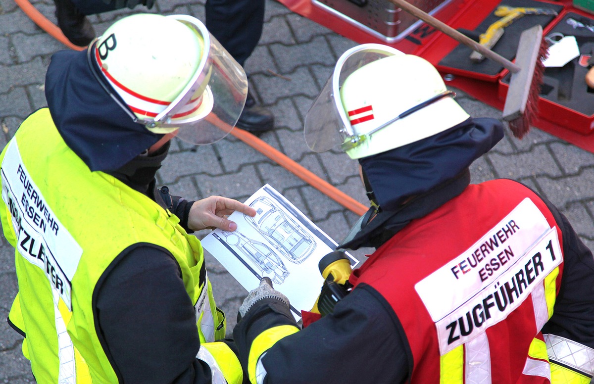 FW-E: Alleinunfall auf dem Gelände eines Möbelhauses in Essen, 78 Jahre alte Dame schwer verletzt