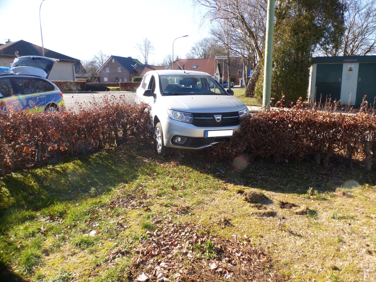 POL-DN: Mit gestohlenem Auto in die Hecke