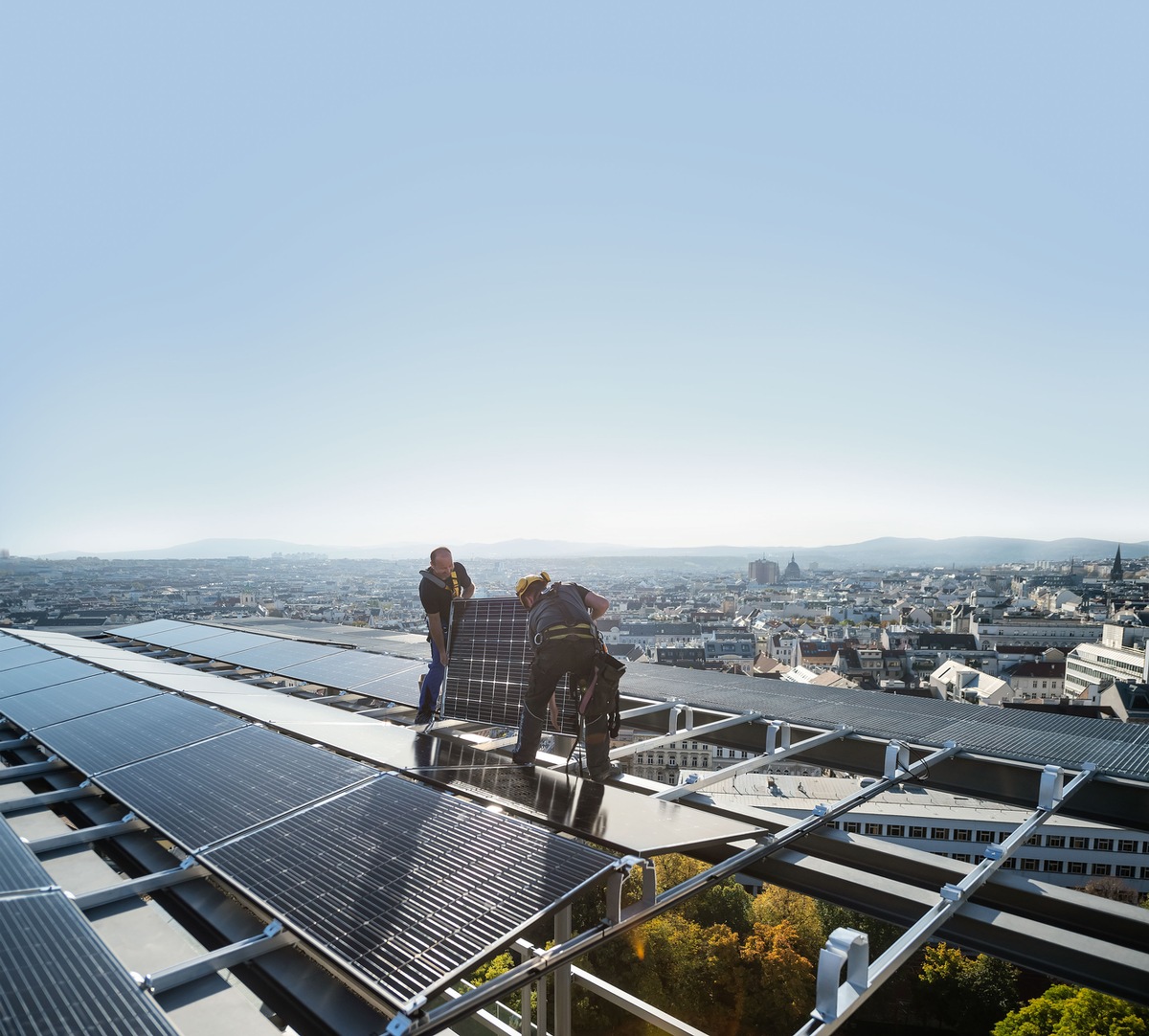 Photovoltaikanlagen einfacher planen und schneller montieren: K2 Systems präsentiert auf der Intersolar optimierte Montagesysteme und digitale Tools