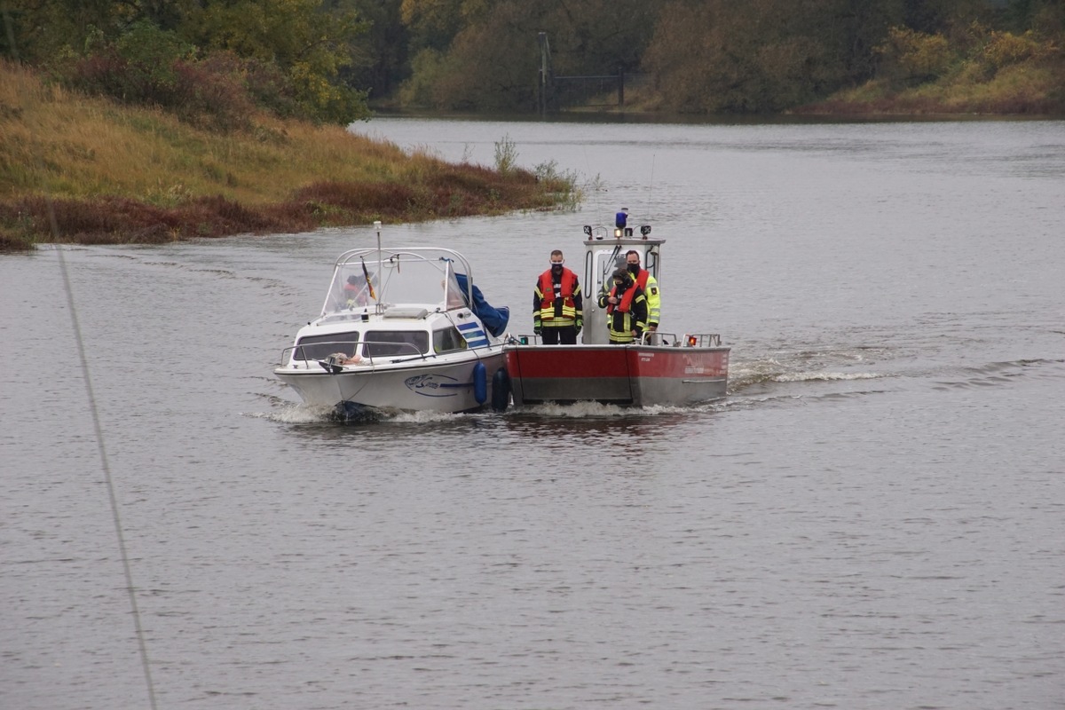 POL-LG: ++ Diebe stehlen Sportboot aus Hafen - &quot;ausgeschlachtet&quot; und auf Elbe treiben lassen - Bleckeder Feuerwehr schleppt Boot in den Hafen - Polizei ermittelt ++ Aufbruch von Zigarettenautomat scheitert ++