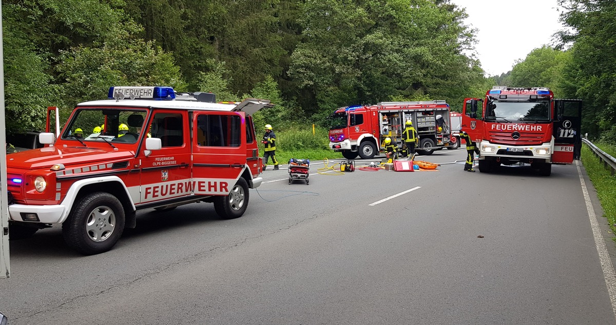 FW-OE: Schwerer Verkehrsunfall auf der B54