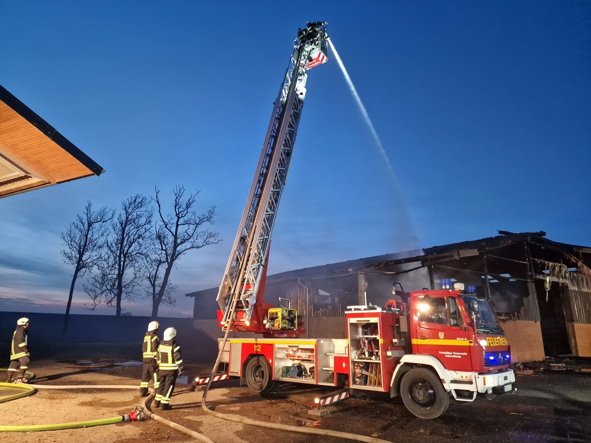 FW-RD: Großfeuer in Thumby - 150 Einsatzkräfte konnten ein übergreifen auf weitere Gebäude verhindern