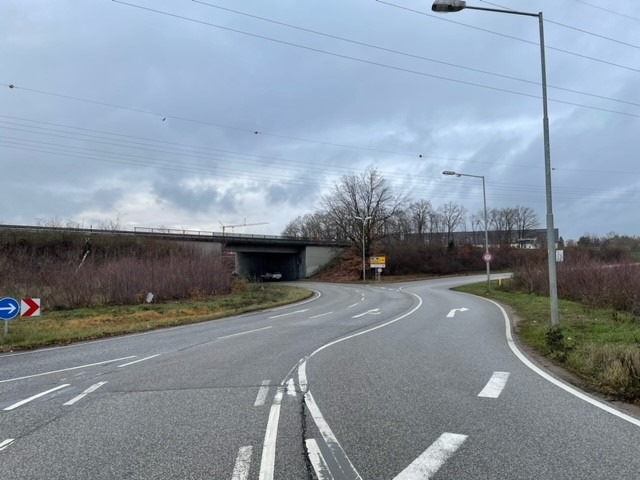 POL-PPWP: Unfall: Fahrerflucht nach Spurwechsel im Opelkreisel