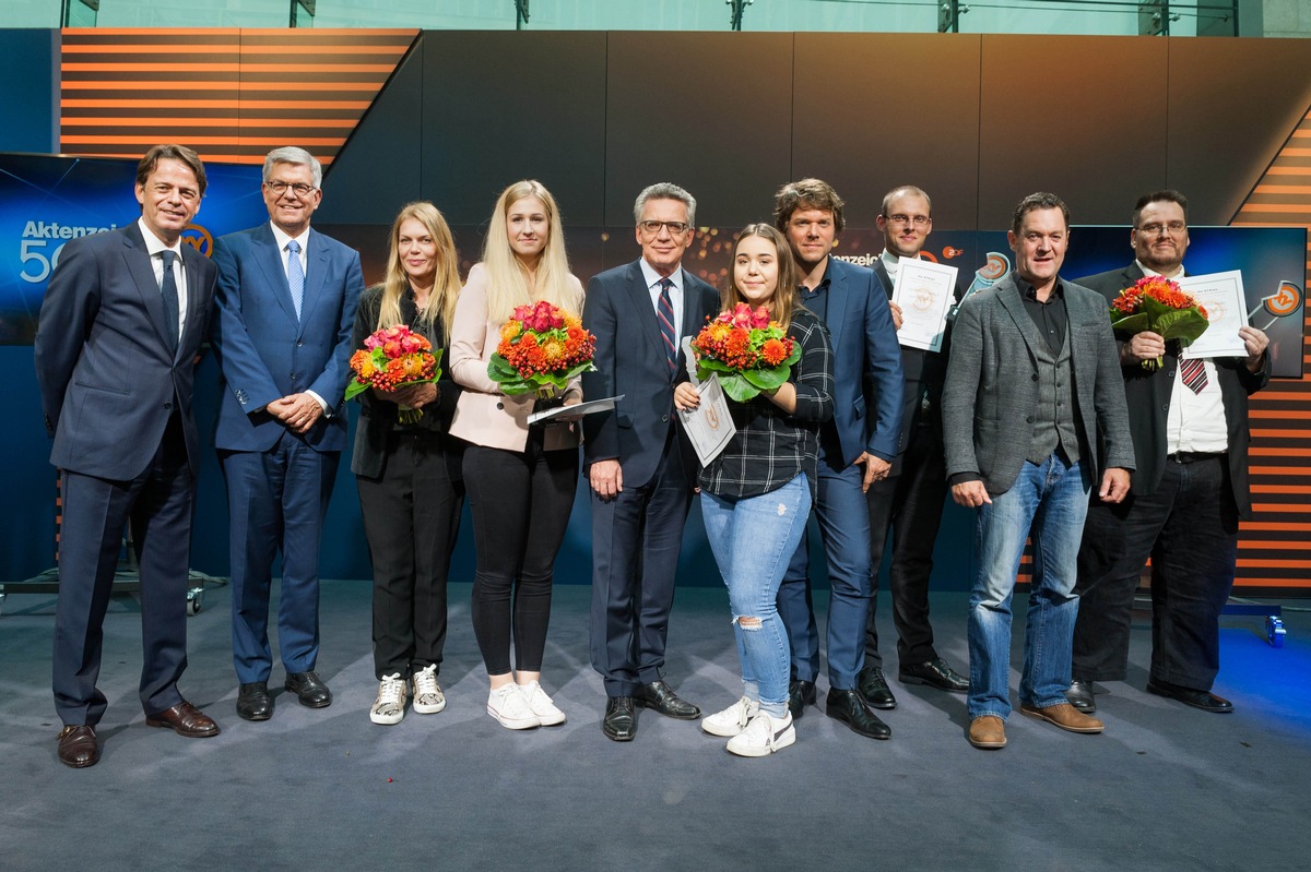 Bundesinnenminister de Maizière verleiht &quot;XY-Preis 2017&quot; (FOTO)