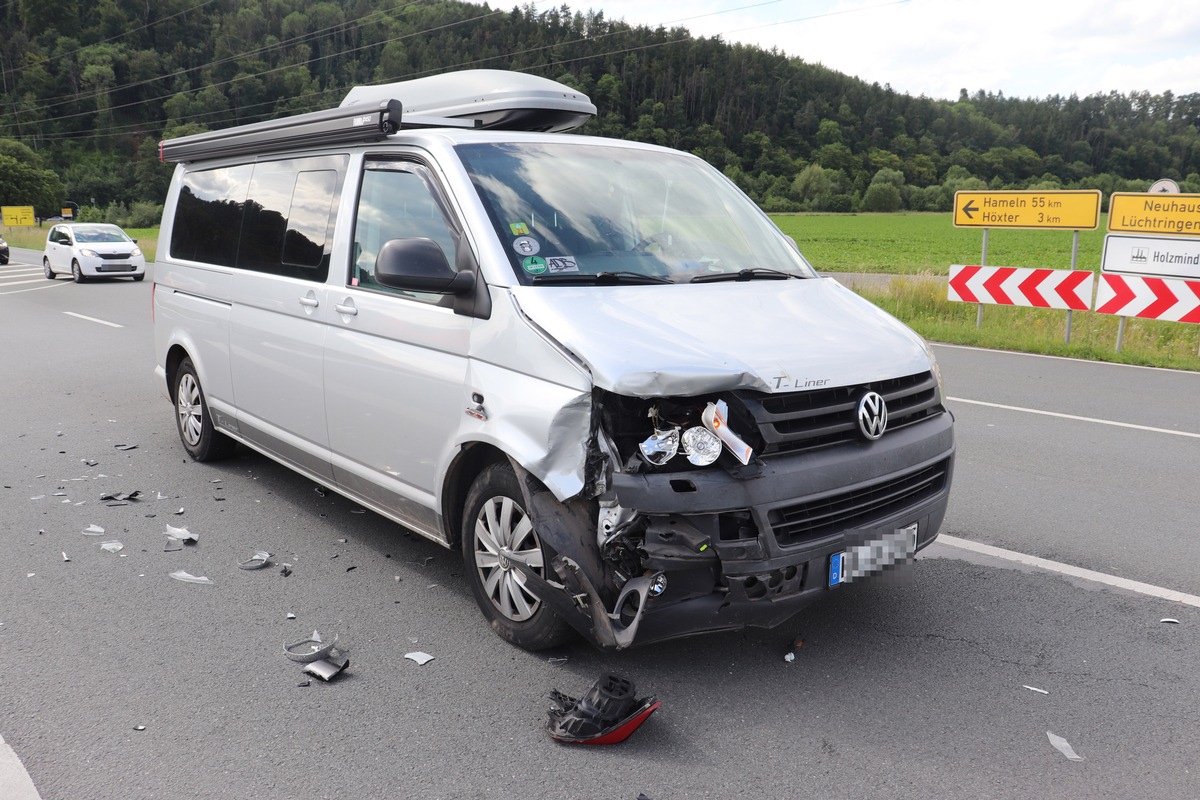 POL-HX: Kollision mit dem Gegenverkehr - drei Verletzte