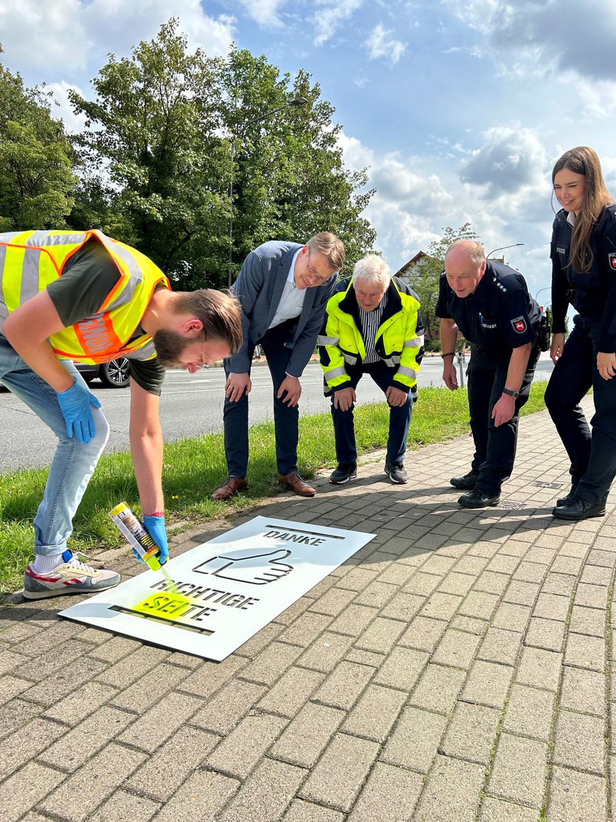 POL-ROW: ++ Optische Sicherheitskampagne für Radfahrer in Zeven gestartet ++