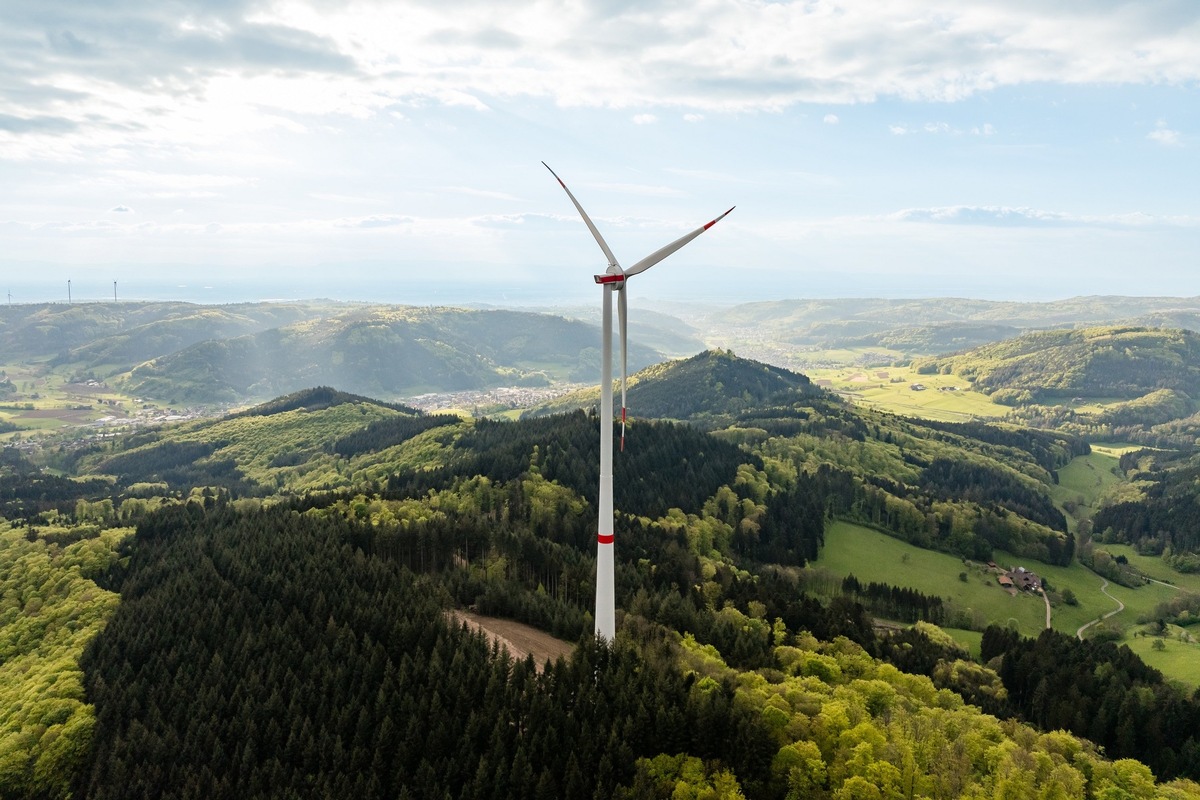 badenova Pressemeldung: Einweihung des Windparks Kallenwald mit T. Walker / badenova und Hansgrohe forcieren die regionale Energiewende