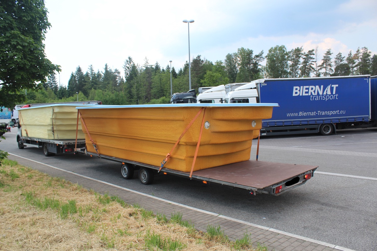 POL-PDKL: Überbreiter Schwimmbadtransport