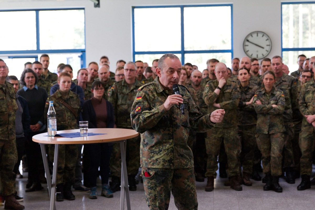 Generalinspekteur Carsten Breuer besucht das Zentrum Operative Kommunikation der Bundeswehr in Mayen