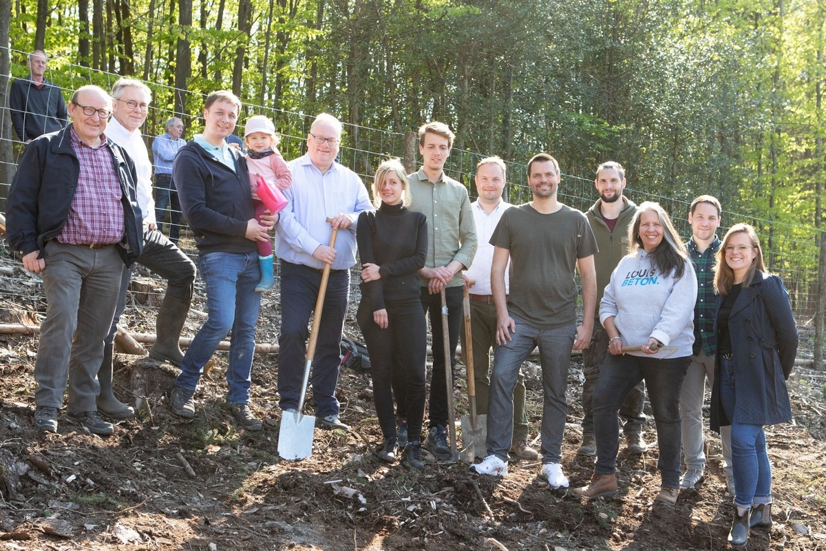 Je 6000 Bäume in Stolberg und Ratingen gepflanzt - Ingenieurkammer-Bau NRW sieht Aufforstungsprojekt als Generationenvertrag