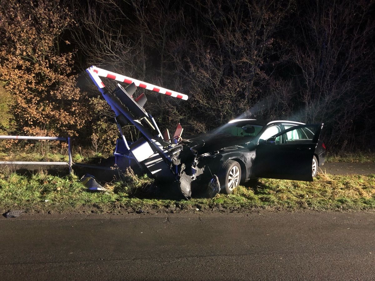 POL-COE: Coesfeld, Gaupel/ Auto kollidiert mit Bahnschranke