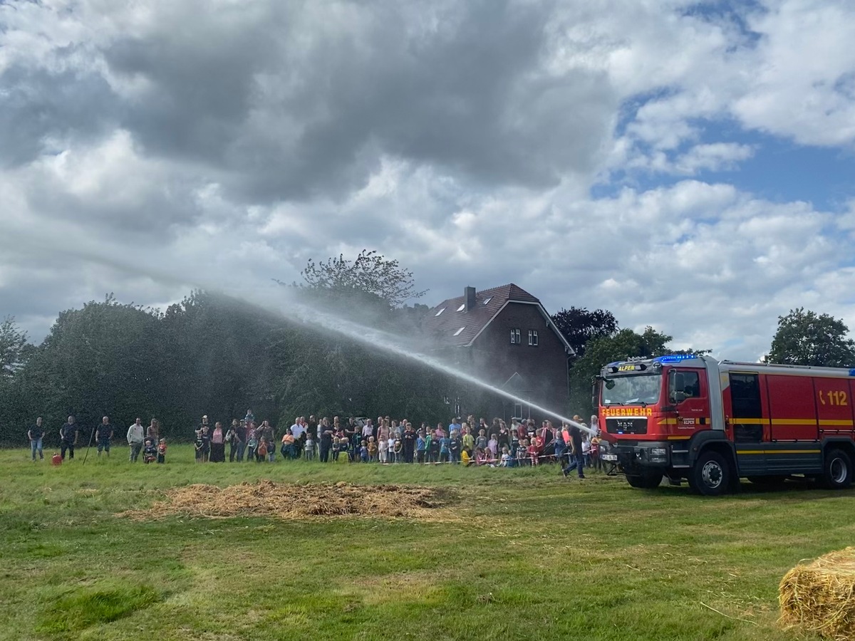 FW Alpen: Spielenachmittag bei der Feuerwehr Alpen - Einheit Veen