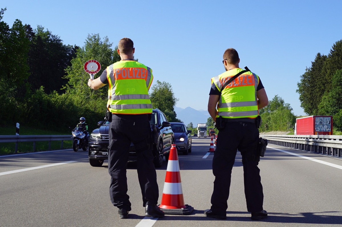 Bundespolizeidirektion München: Ein Frühdienst - fünf Haftbefehle/ Bundespolizei bringt vier Männer hinter Gitter