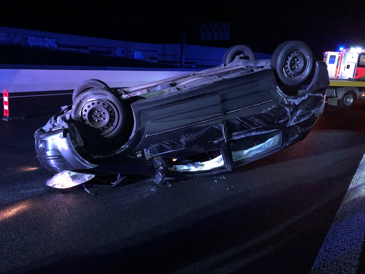 POL-MS: Drei Leichtverletzte nach Unfall auf der A 43 - Pkw überschlägt sich und landet auf dem Dach