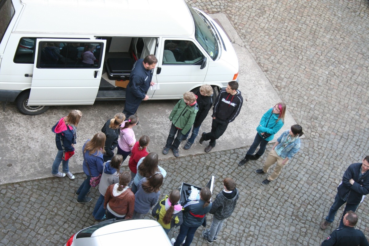 POL-HM: Polizeiinspektion Hameln informiert 64 Kinder und Jugendliche am Berufsorientierungstag 2011