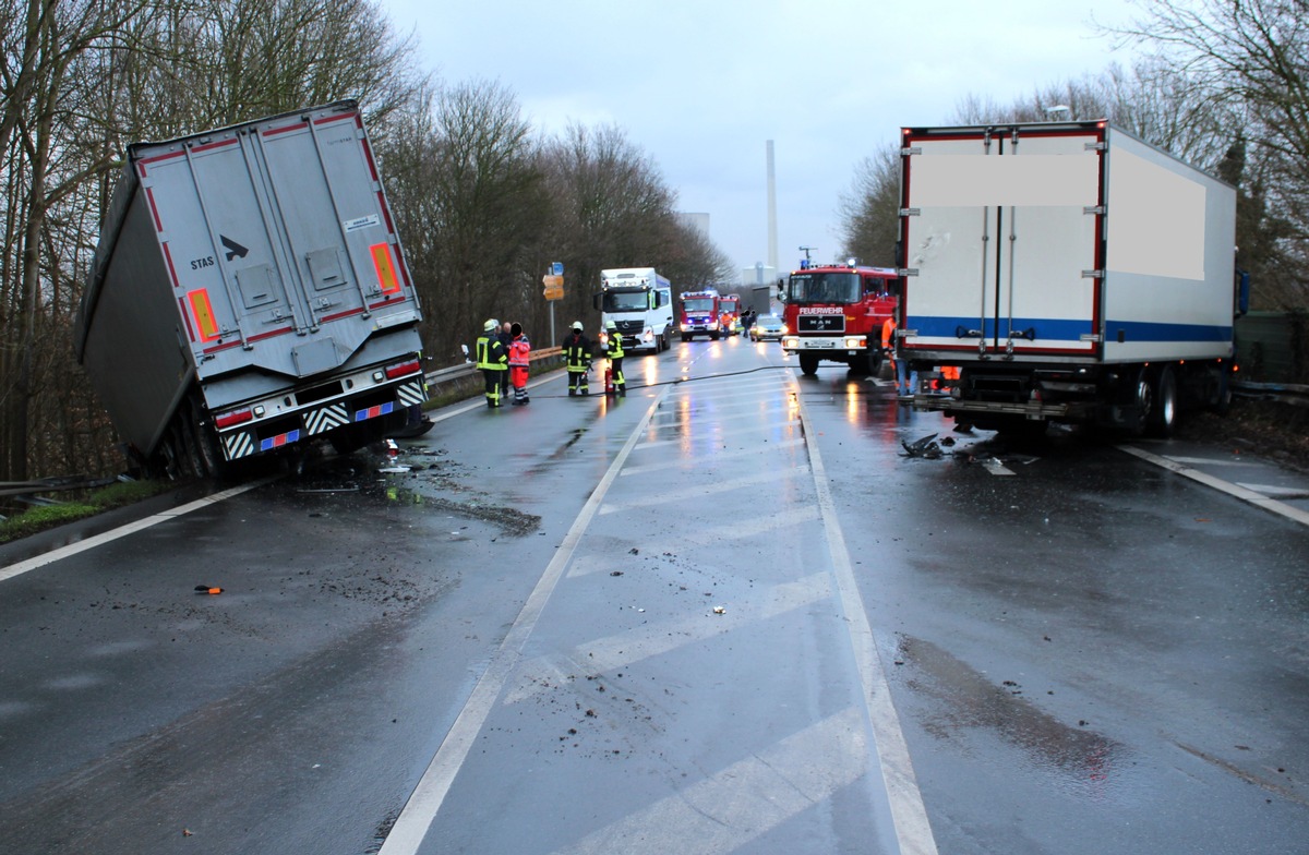 POL-MI: Sperrung der L 770 nach Auffahrunfall dauert an