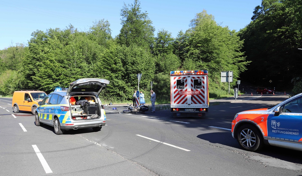 POL-GM: 290520-419: Motorradfahrer bei Zusammenstoß mit LKW schwer verletzt