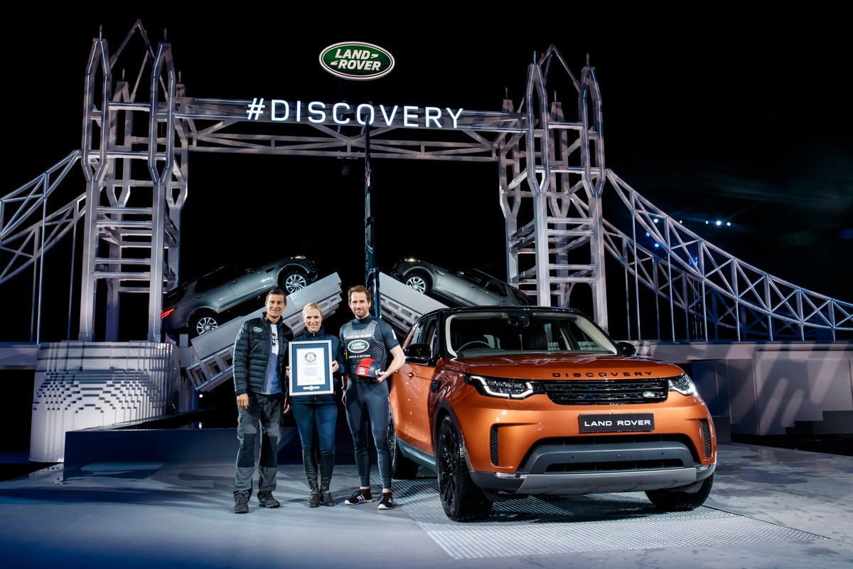 Neuer Land Rover Discovery feiert Weltpremiere vor gigantischer Tower Bridge aus Legosteinen (FOTO)