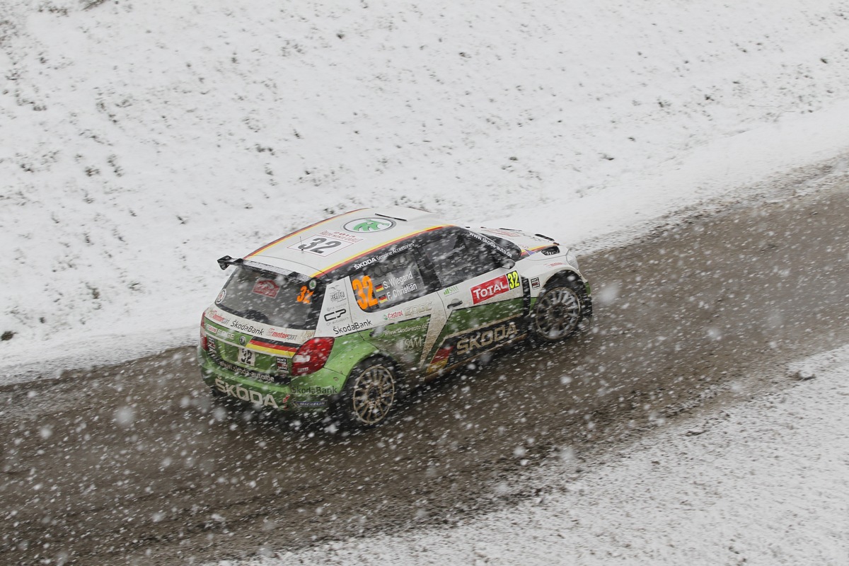 Zehnte Zeit im Shakedown - SKODA Junior Sepp Wiegand findet gut in die erste &#039;Monte&#039; (BILD)