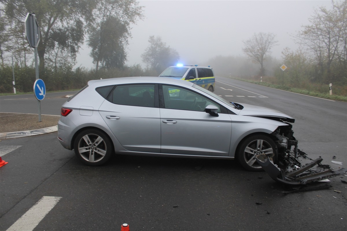 POL-DN: Unfall beim Abbiegen auf der L264