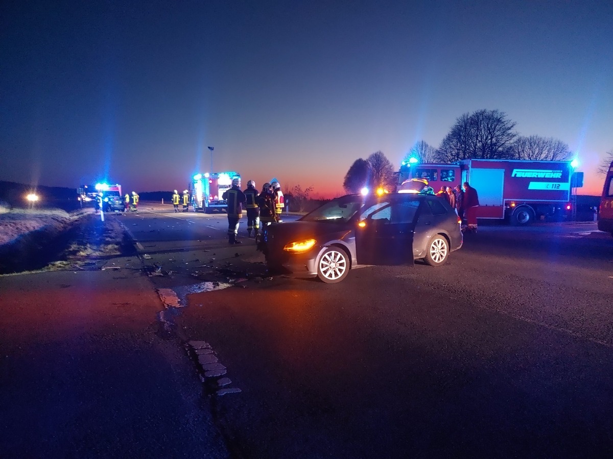 POL-HI: PK Elze: Schwerer Verkehrsunfall auf der B 1 bei Mehle, Zeugenaufruf