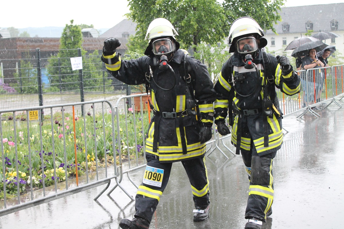 FW Menden: Hermanns und Stüken holen Gesamtsieg beim 3. Hemeraner Firefighter Treppenlauf