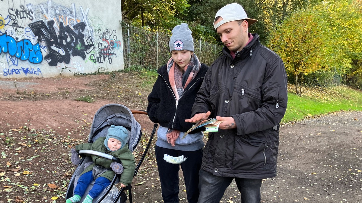 &quot;Armes Deutschland - Stempeln oder abrackern?&quot;: Mike und Angelique nutzen Fehler im System aus