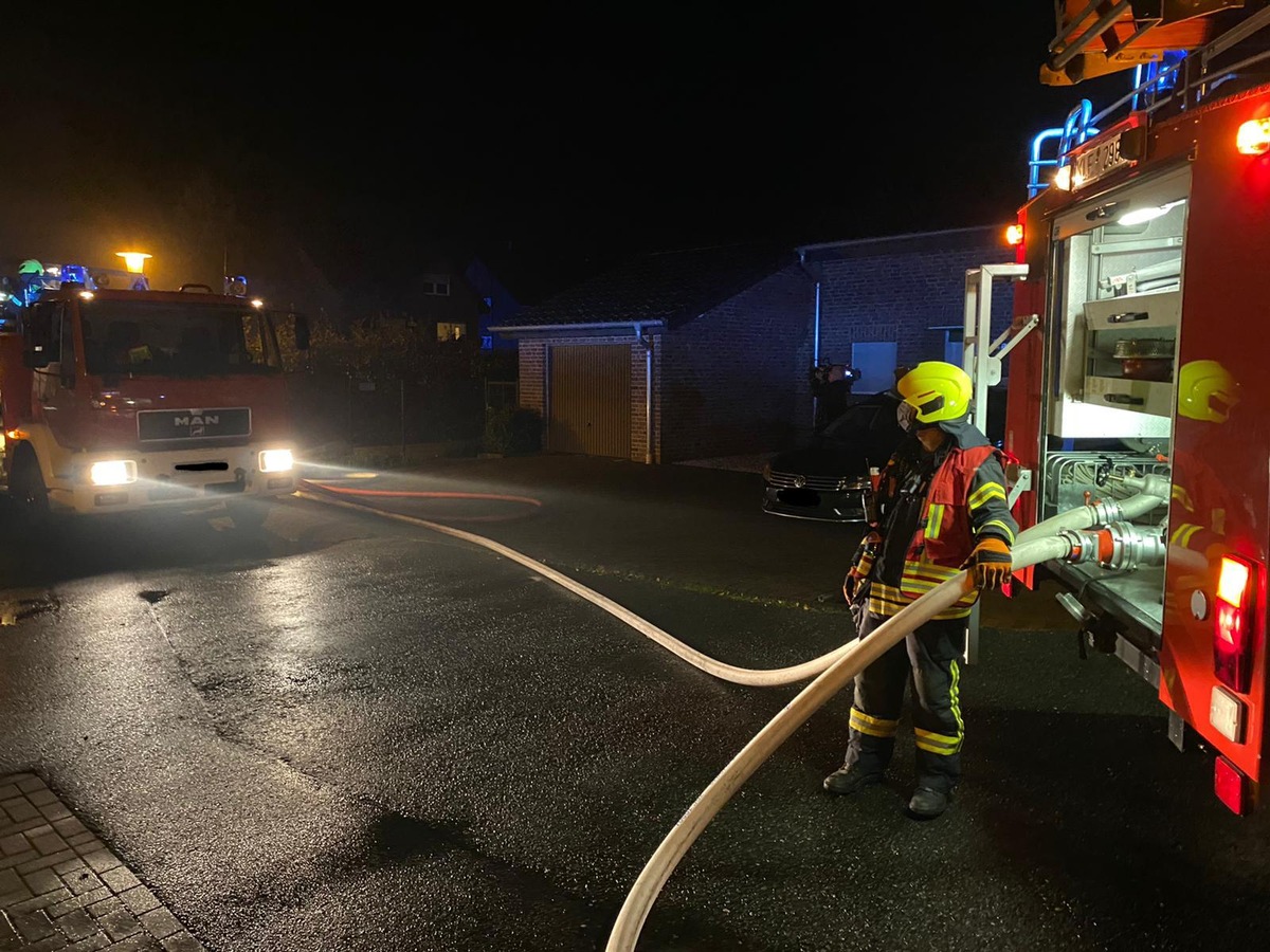 Feuerwehr Weeze: Brand einer Hinterhofbebauung