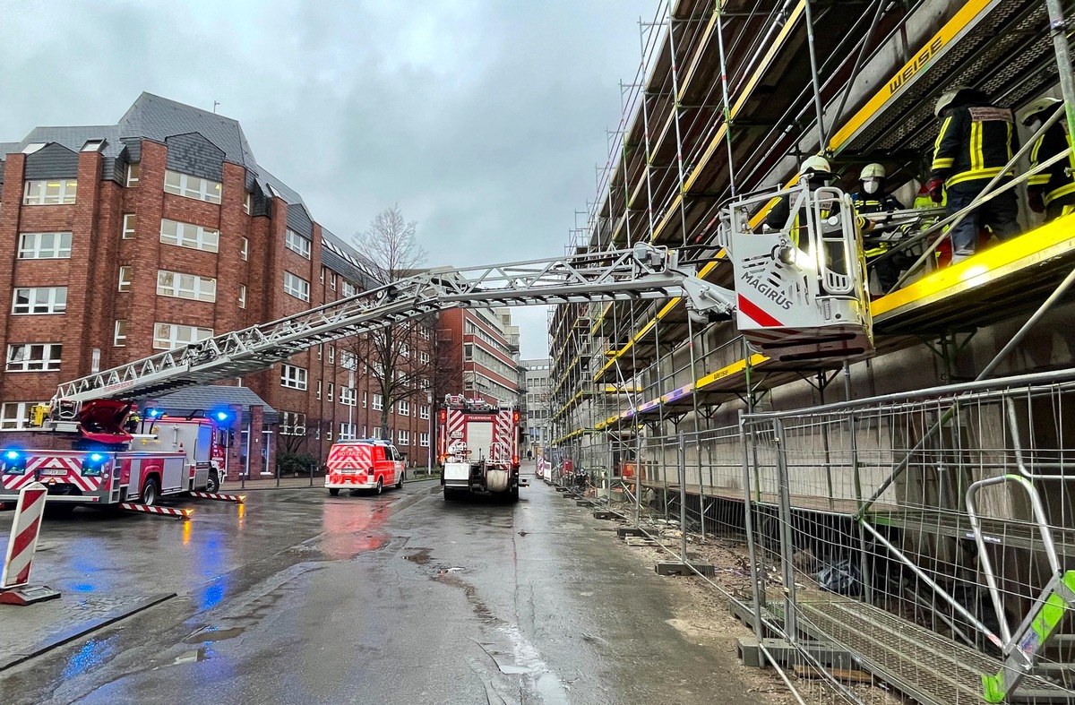 FW-BO: Unfall auf der Baustelle des Viktoria Karree - Feuerwehr rettet schwerverletzten Bauarbeiter