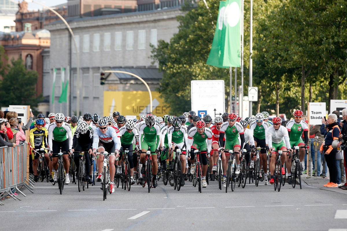 SKODA bei Jubiläumsausgabe der Vattenfall Cyclassics als Hauptsponsor am Start (FOTO)