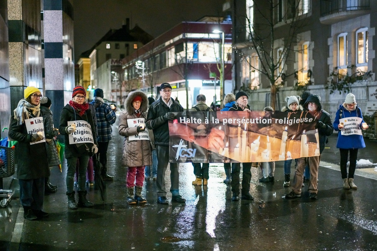 Veillée silencieuse | Plus de 1 000 personnes descendent dans la rue