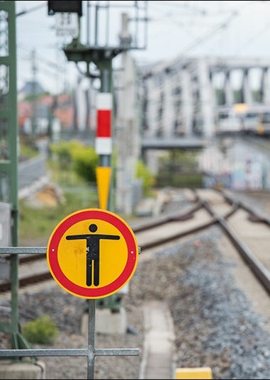 BPOLI EF: Gefährlicher Eingriff in den Bahnverkehr, Tatverdächtige entlarven sich selbst