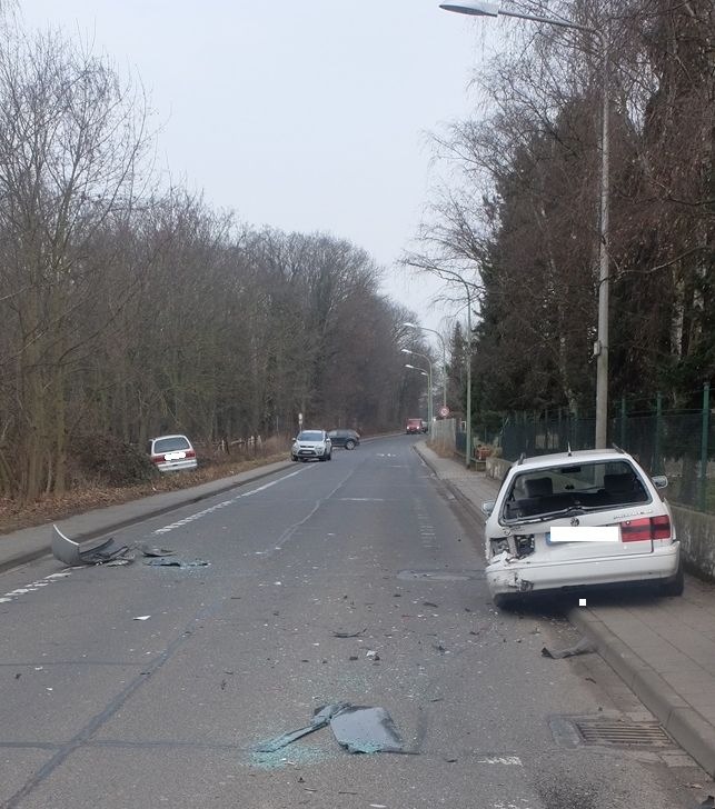 POL-DN: Auffahrunfall sorgt für Verkehrsstörung