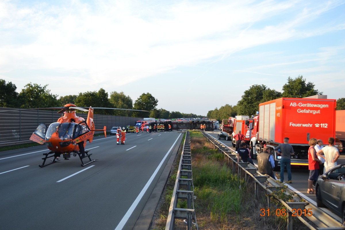 POL-WL: Schwerer Verkehrsunfall mit Vollsperrung beider Fahrtrichtungen