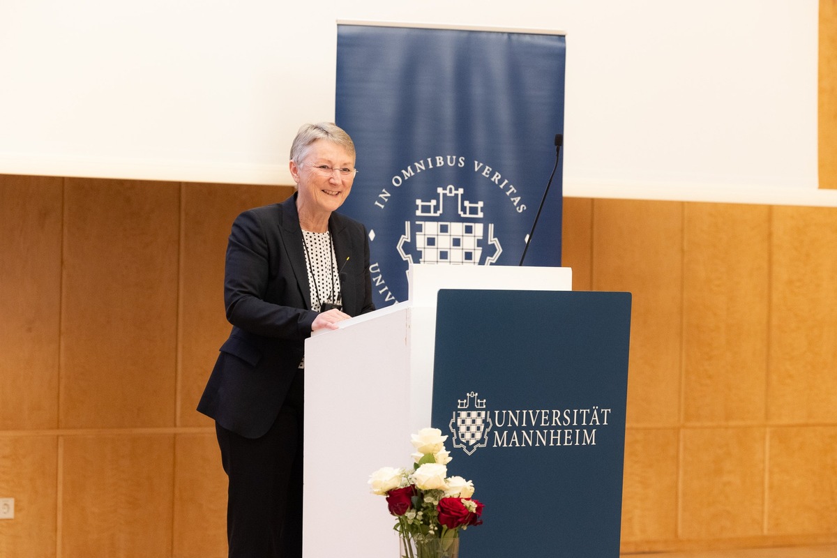 Universität Mannheim verabschiedet Kanzlerin Barbara Windscheid