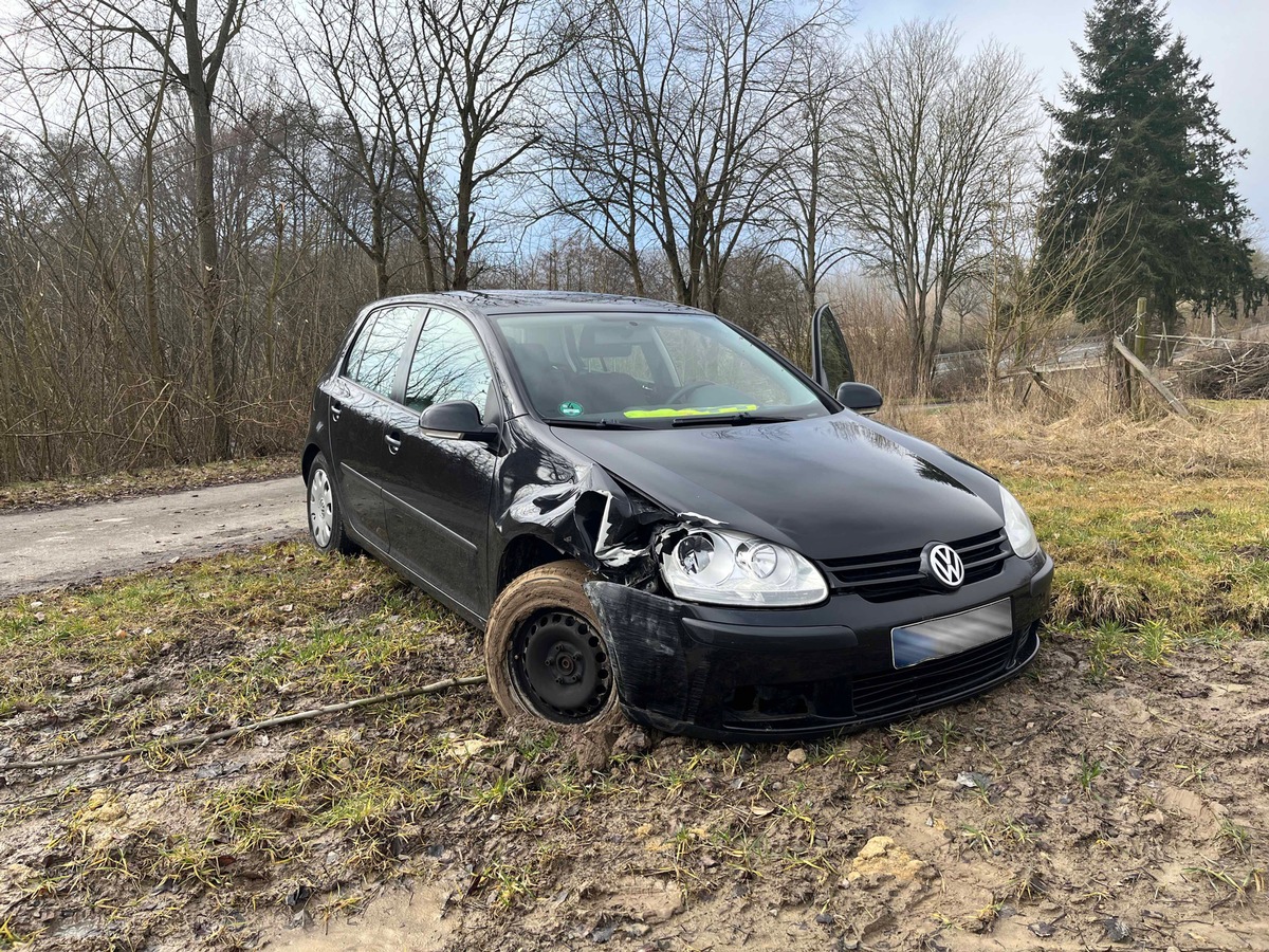 POL-KS: Beschädigter VW Golf bleibt im Feld stecken: Polizei erbittet Hinweise auf Unfallstelle im Bereich Schauenburg, Baunatal oder Edermünde