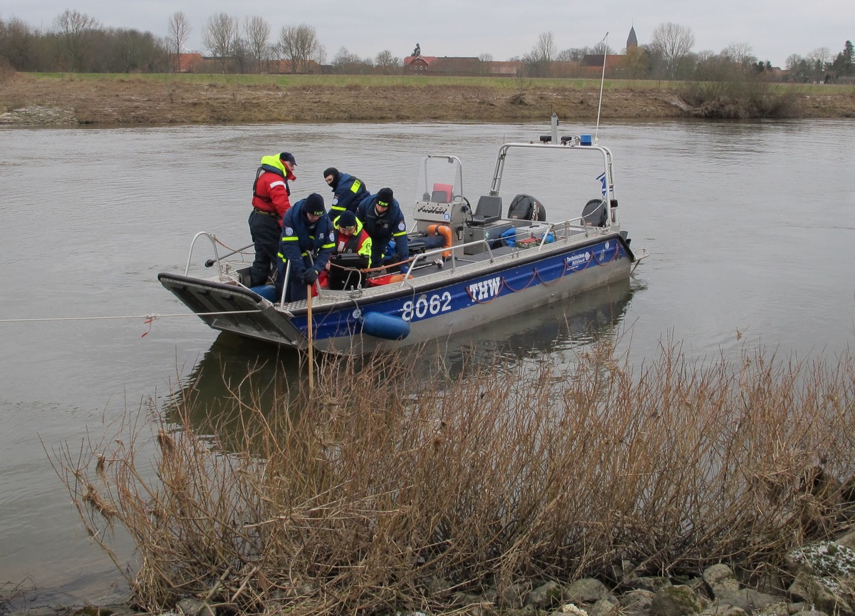 POL-NI: Suche nach vermissten LKW-Fahrer mit Hubschrauber und Sonarbooten ohne Erfolg   -Bilder im Download-