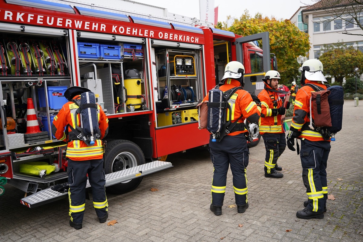 Koehler-Werkfeuerwehr absolviert Jahresübung und würdigt  besondere Leistungen