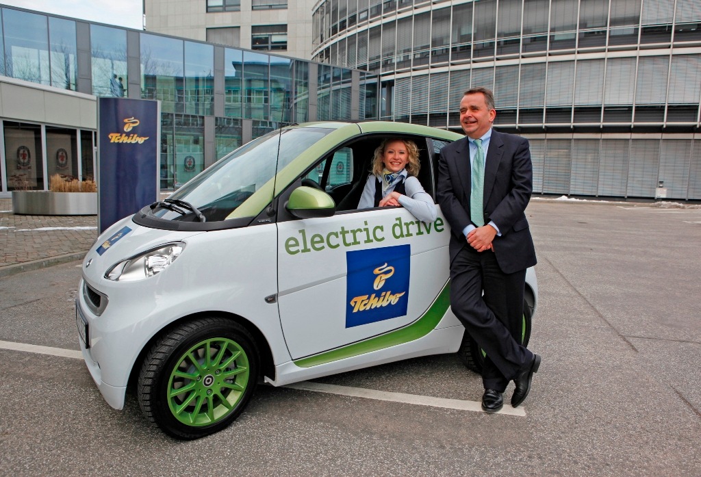 Tchibo fährt E-Smarts im Pilotprojekt / Zwei Elektro-Smarts ab sofort im Fahrzeugpool (mit Bild)