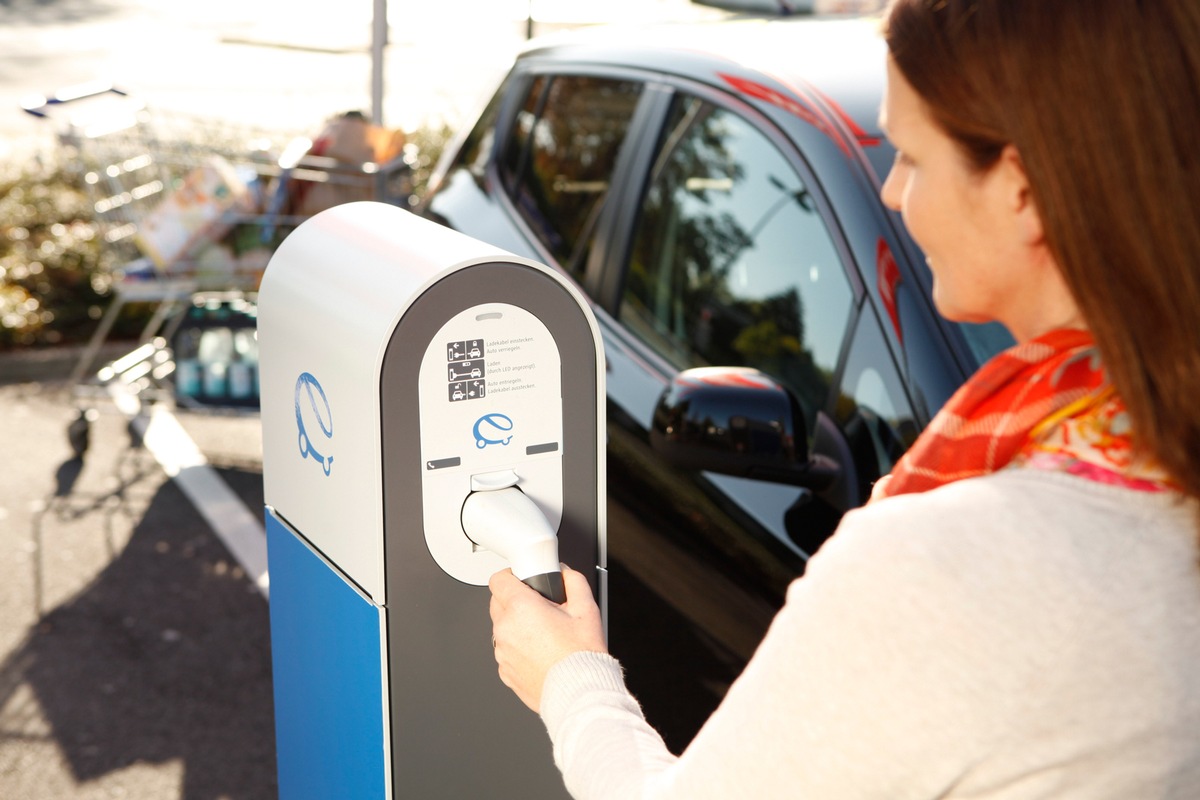 50 Stadtwerke sind Partner im größten Ladestationsnetz für Elektroautos / 1.300 öffentliche Ladepunkte in Deutschland / RWE-Partnerkonzept erlaubt Soforteinstieg (FOTO)