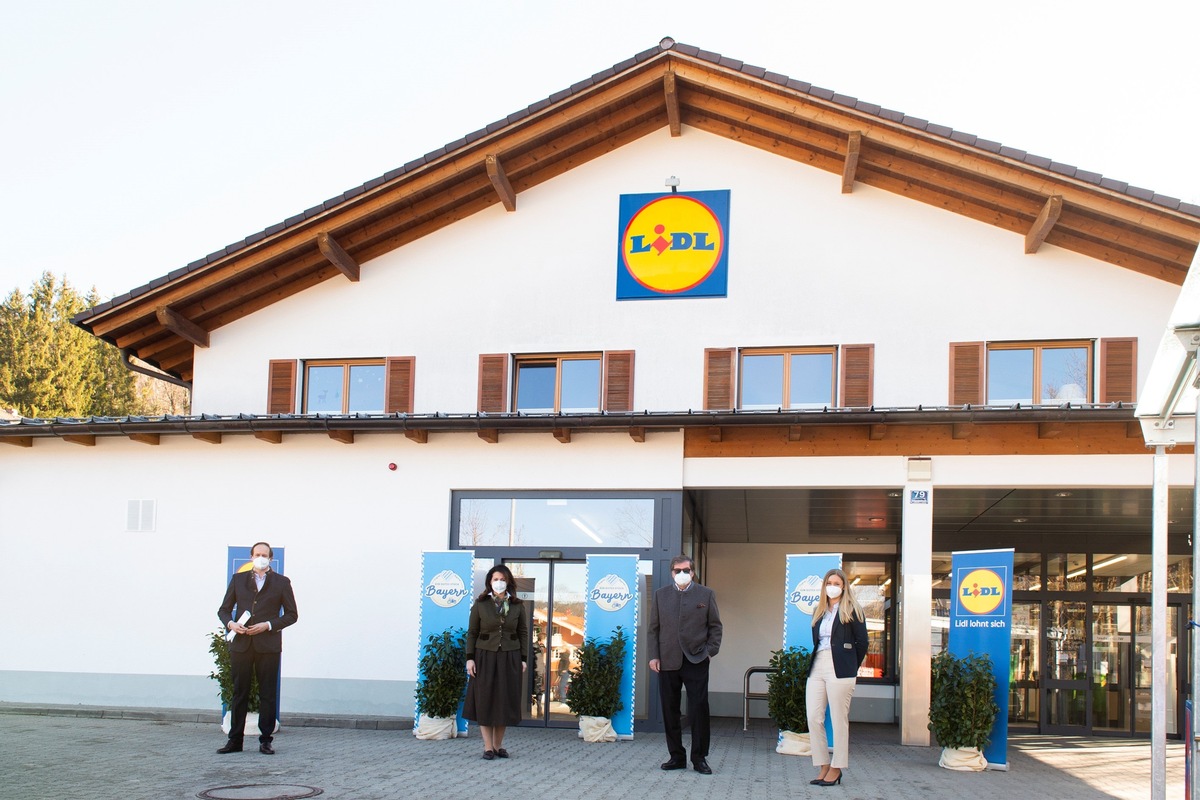 Bayerische Staatsministerin Michaela Kaniber besucht Lidl-Filiale in Tegernsee / Regionales Sortiment und Zusammenarbeit mit bayerischen Lieferanten standen im Fokus des Filialrundgangs